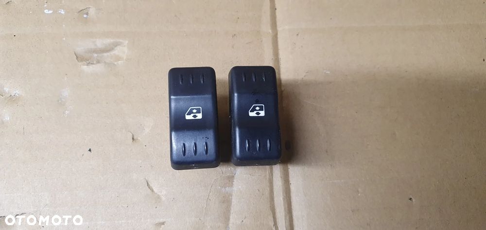 Przycisk przełącznik szyby Dacia Logan I - 1