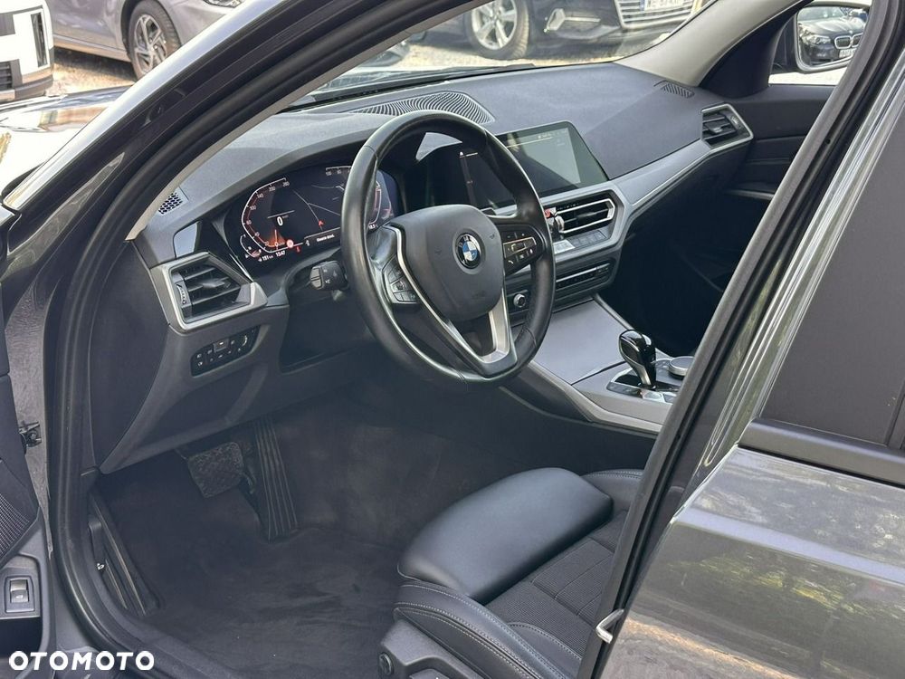 BMW Seria 3 318i Sport Line - 12