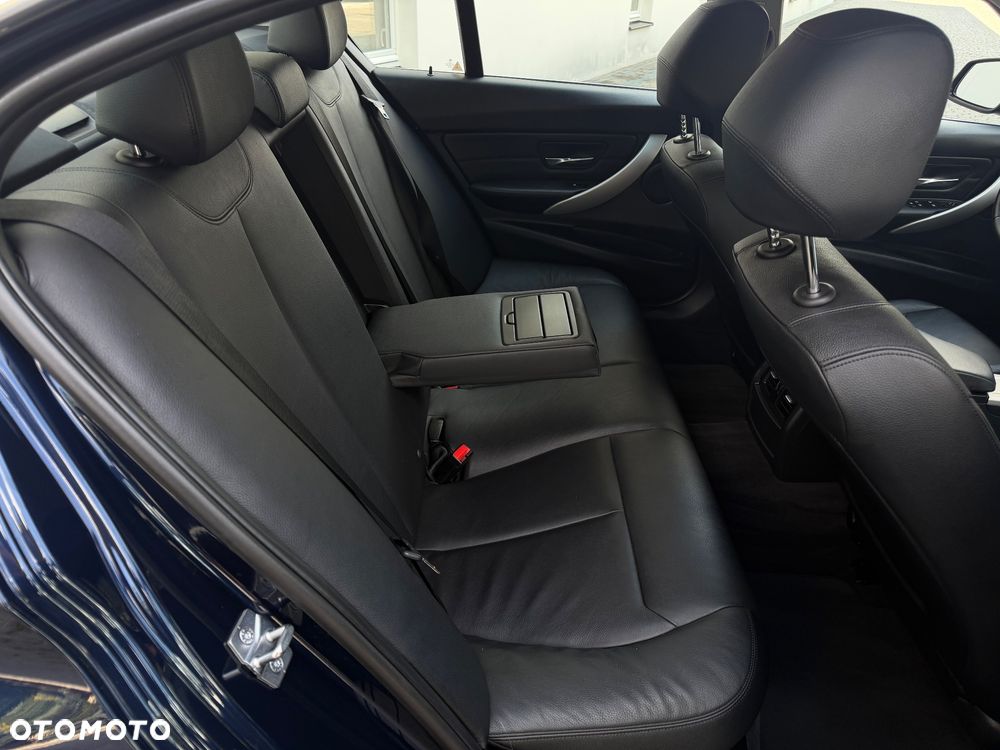 BMW Seria 3 320i Sport-Aut Sport Line - 21