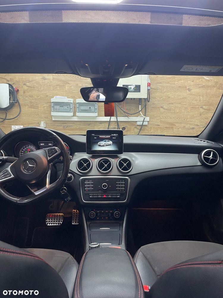 Mercedes-Benz CLA 200 7G-DCT AMG Line - 11