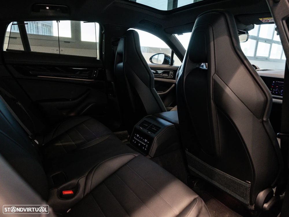 Porsche Panamera 4 E-Hybrid - 38