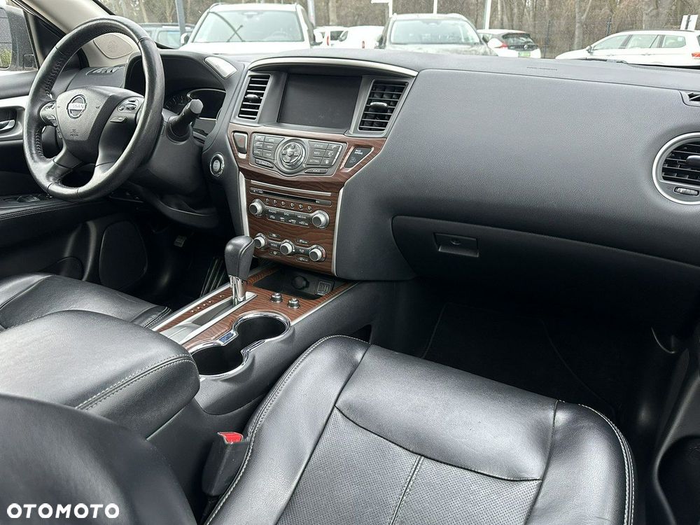 Nissan Pathfinder - 28