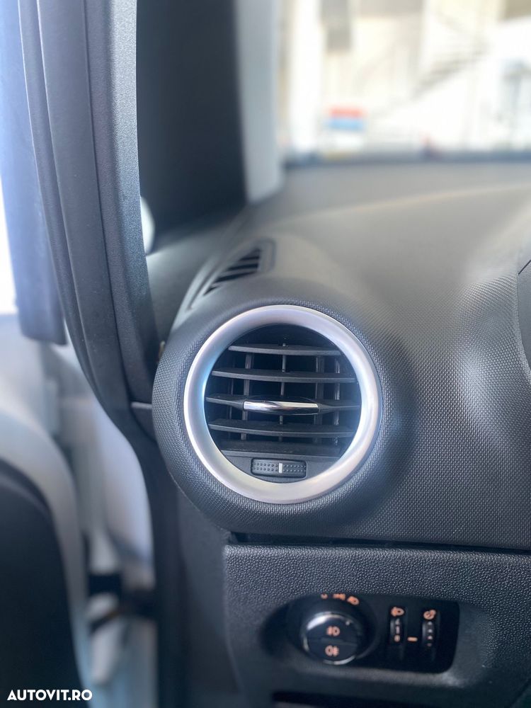 Opel Corsa 1.2 Essentia - 26