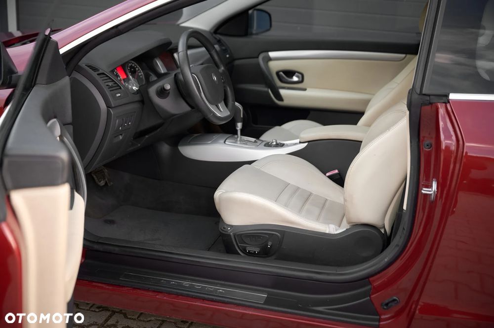 Renault Laguna 3.5 V6 Initiale - 10