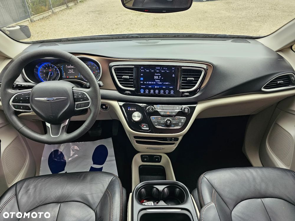 Chrysler Pacifica - 12