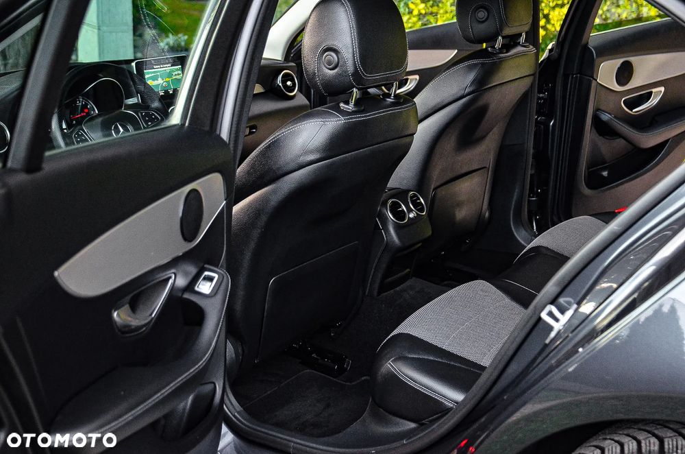 Mercedes-Benz Klasa C 180 T 7G-TRONIC Exclusive - 29