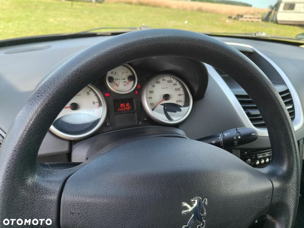 Peugeot 207 1.4 16V Trendy - 12