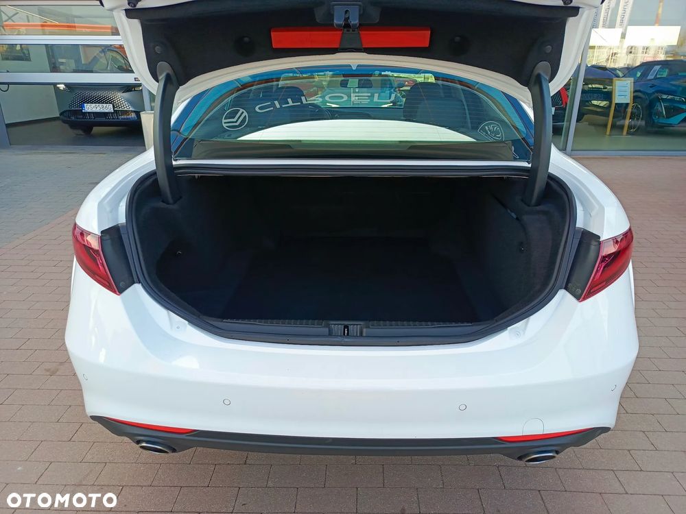 Alfa Romeo Giulia - 25