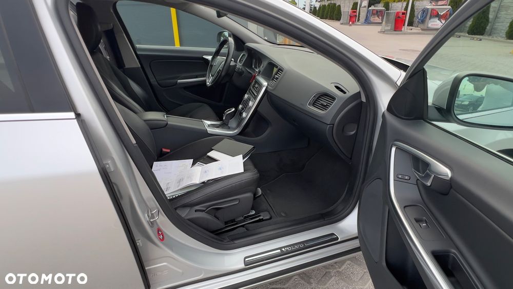 Volvo V60 D3 Geartronic Linje Svart - 16