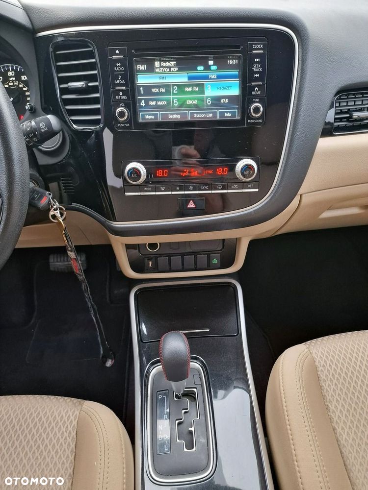 Mitsubishi Outlander - 19
