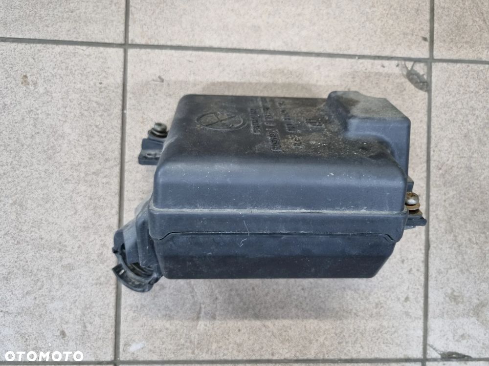 OBUDOWA SKRZYNKI BEZPIECZNIKÓW OPEL COMBO D FIAT DOBLO 3 III 11r. 1.3 CDTI