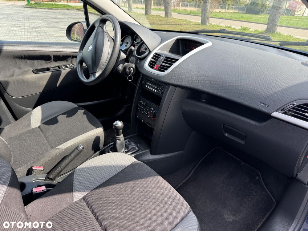 Peugeot 207 75 Filou - 11