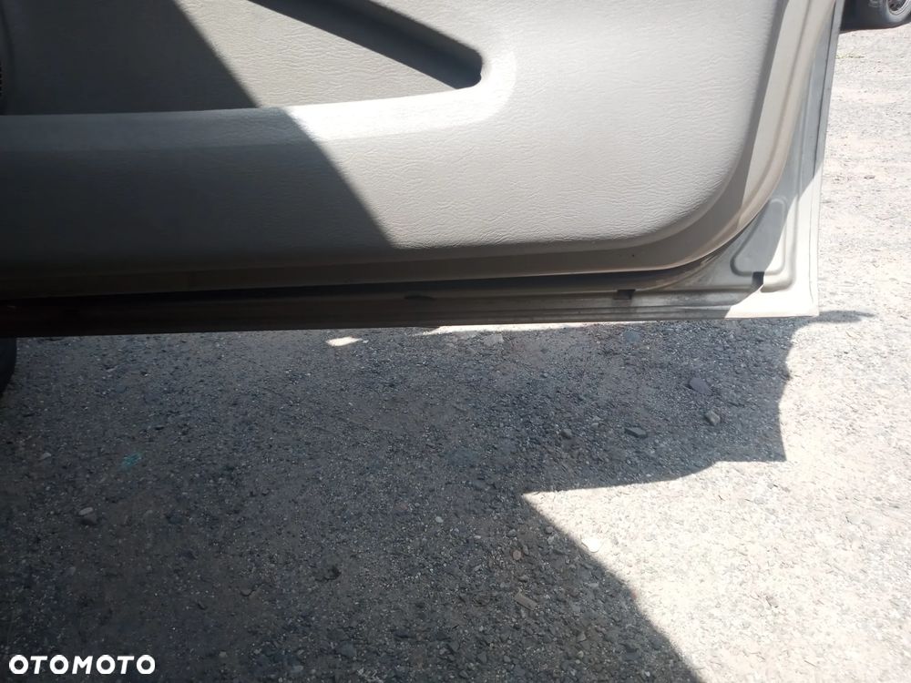 Chrysler Grand Voyager 3.3L LX - 26