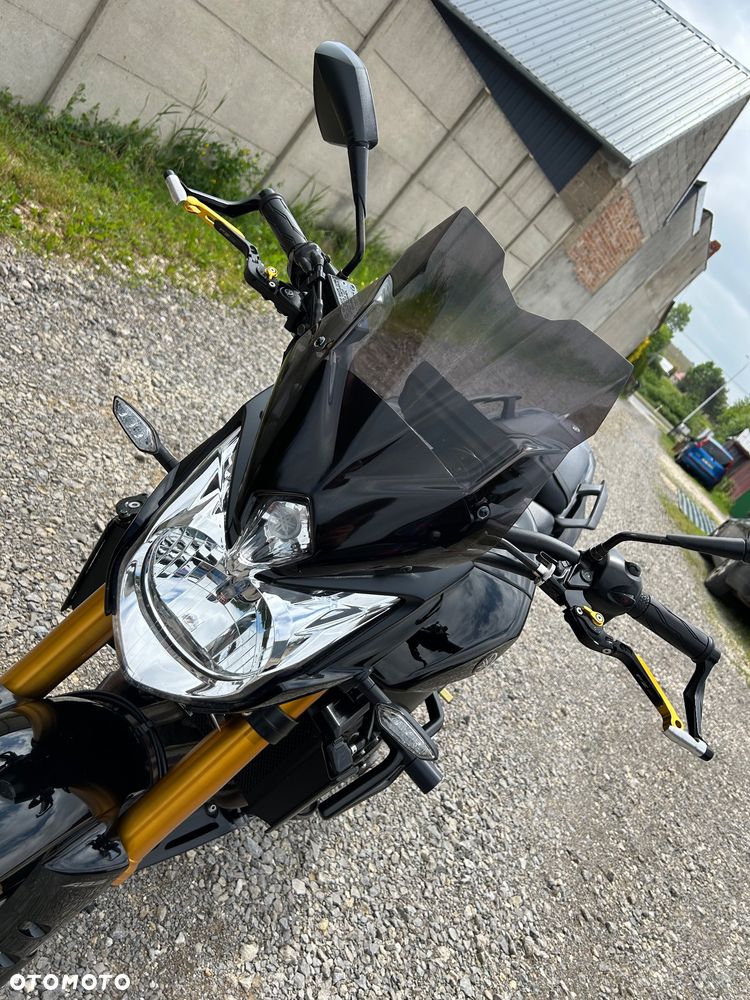 Yamaha FZ8 - 10