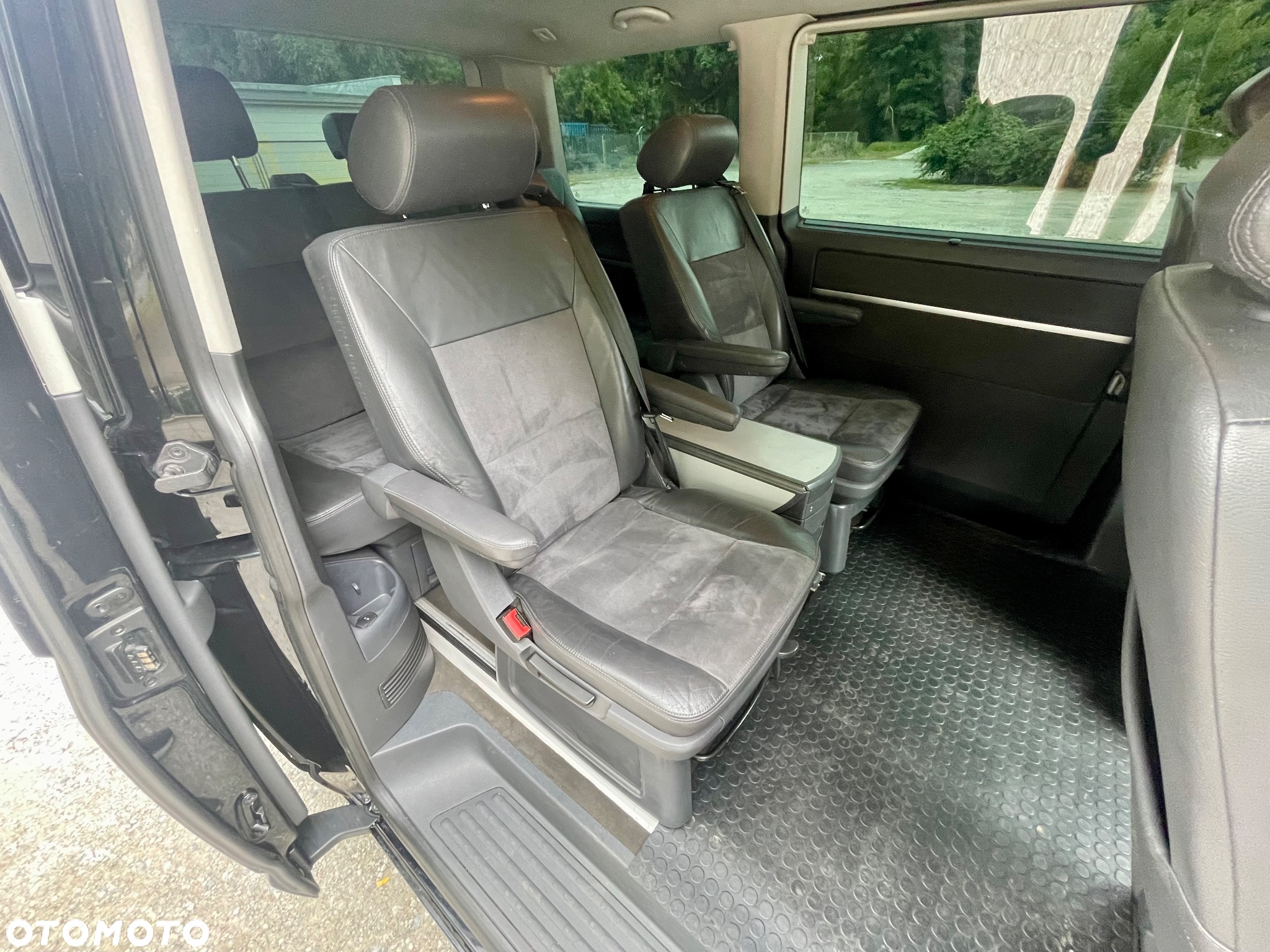 Volkswagen Multivan - 25