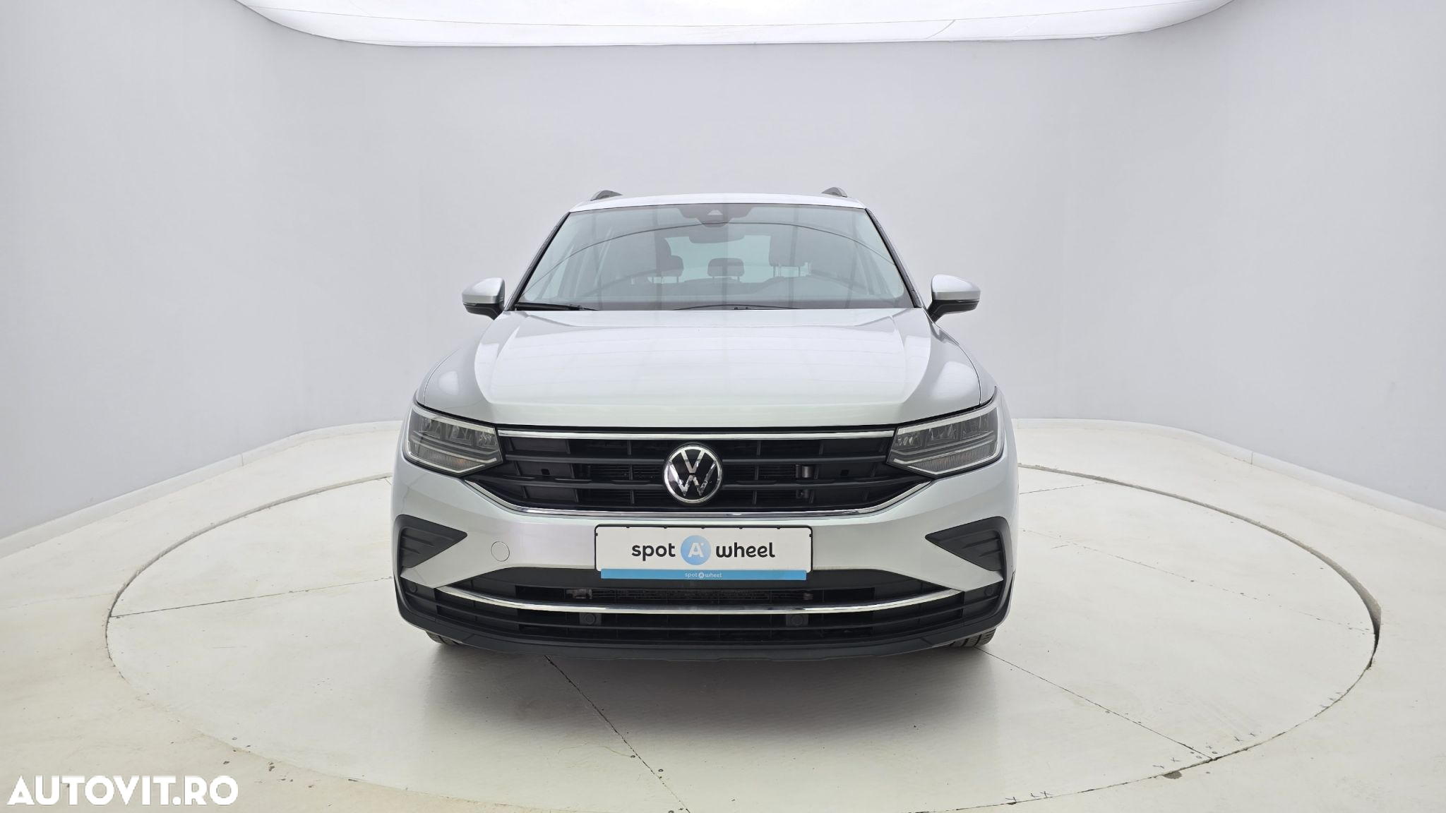 Volkswagen Tiguan - 4