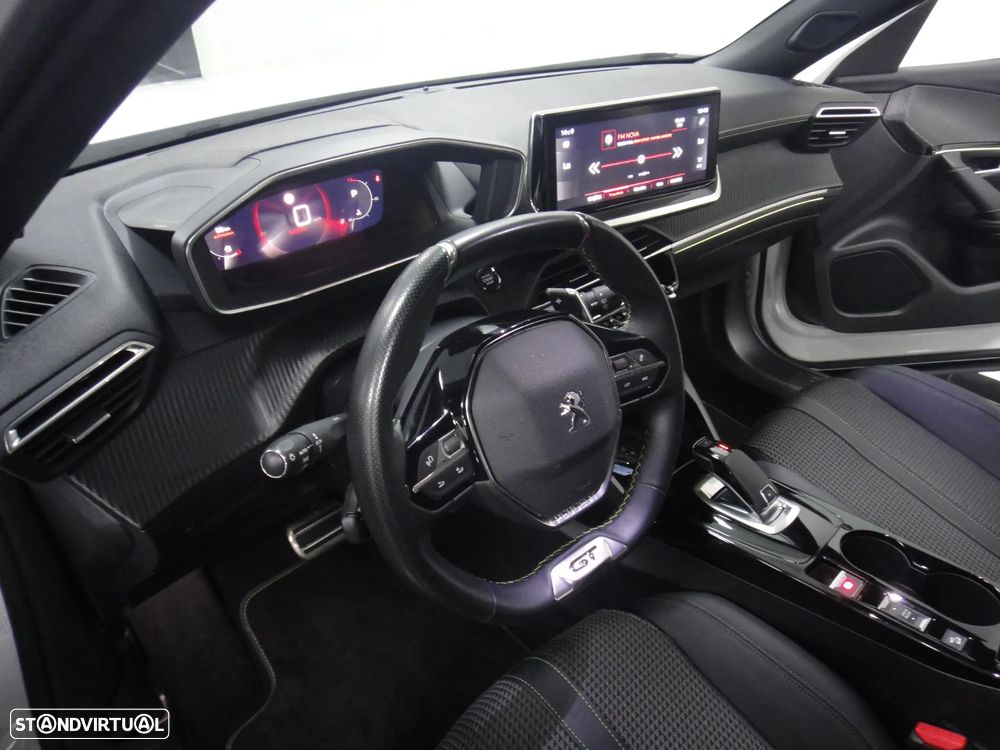 Peugeot 2008 PureTech 130 EAT8 GT - 11