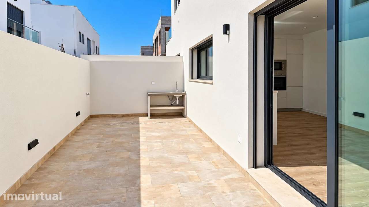 Moradia T3 nova com rooftop e jacuzzi a 5 minutos da Praia da Fuseta - Grande imagem: 4/18