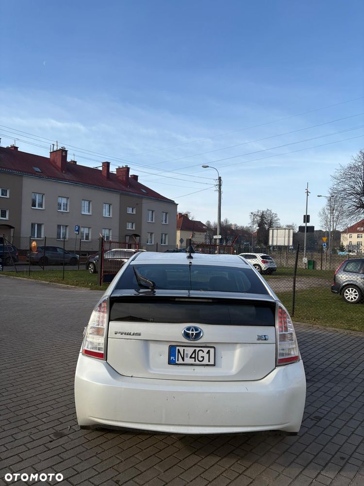 Toyota Prius (Hybrid) - 5