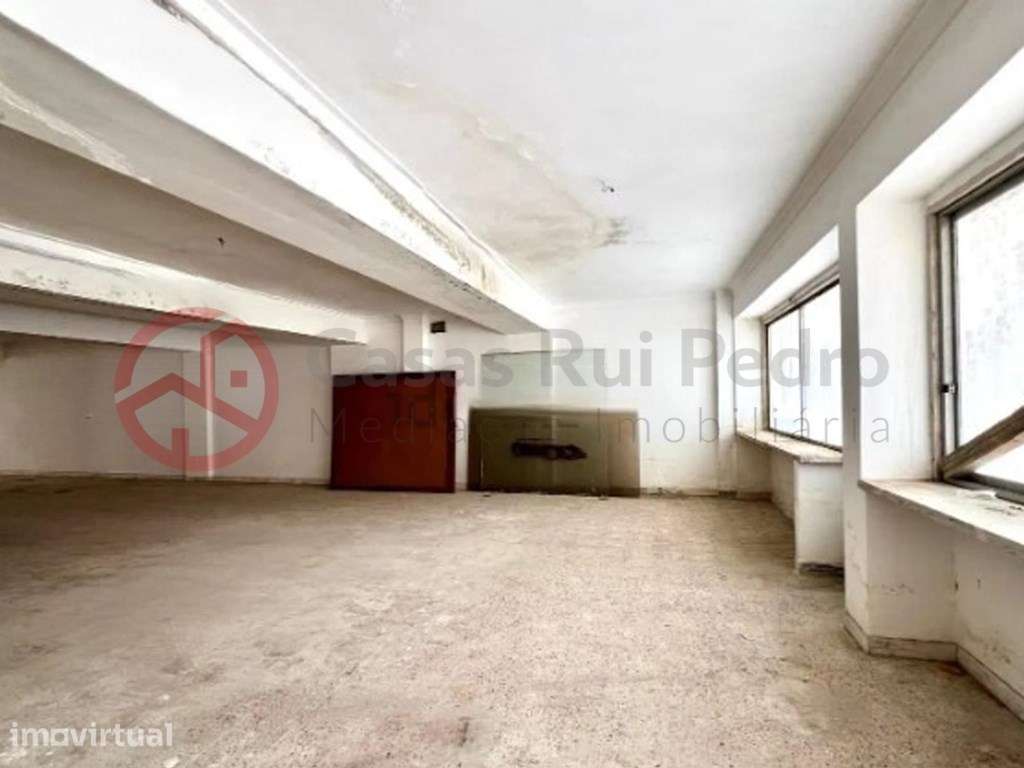 Loja com 210m², excelente localização e com acesso direto para viat... - Grande imagem: 5/20