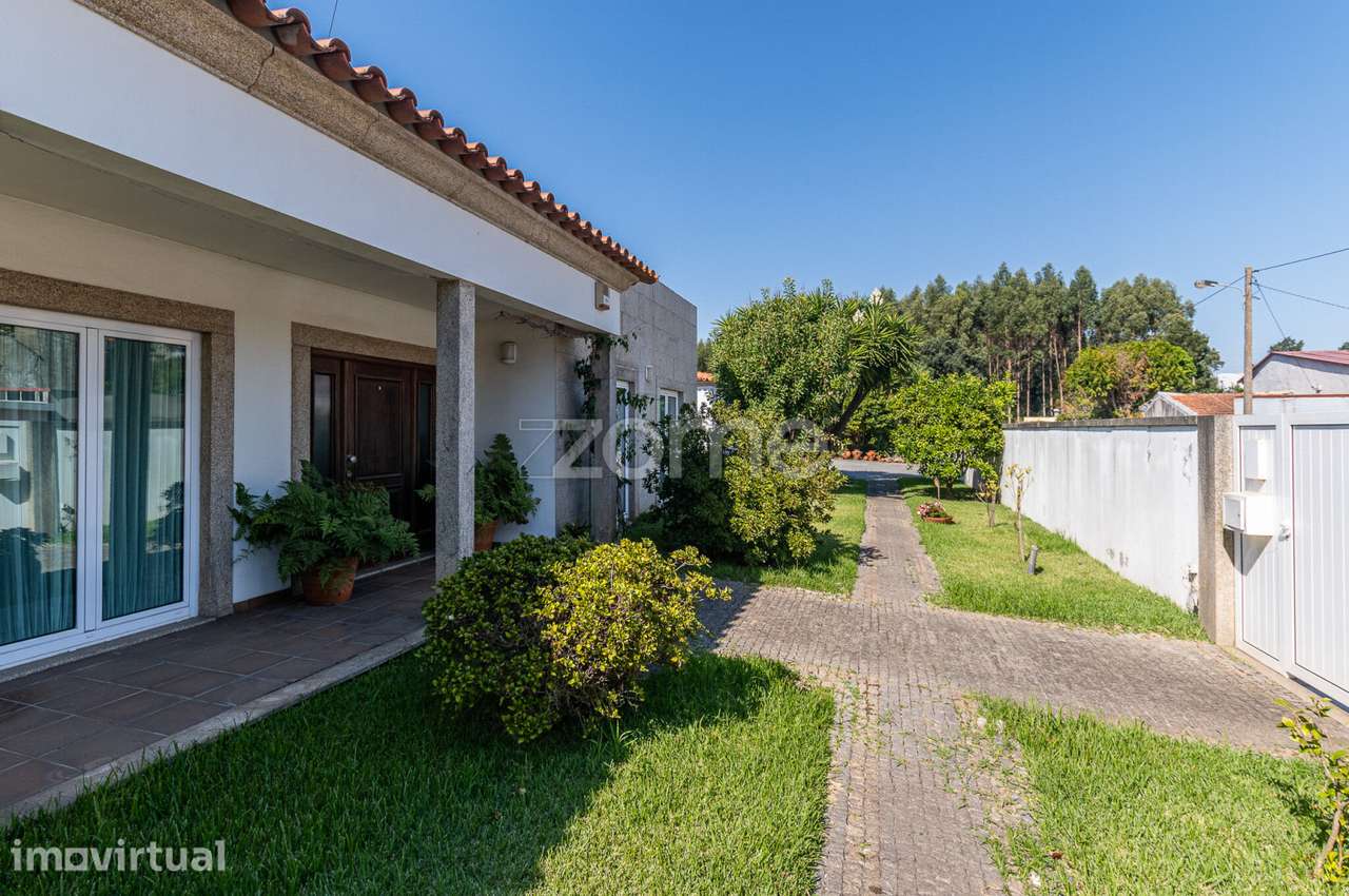 Moradia Térrea com 4 Suites e Bosque privativo em Moreira | Maia - Grande imagem: 3/46