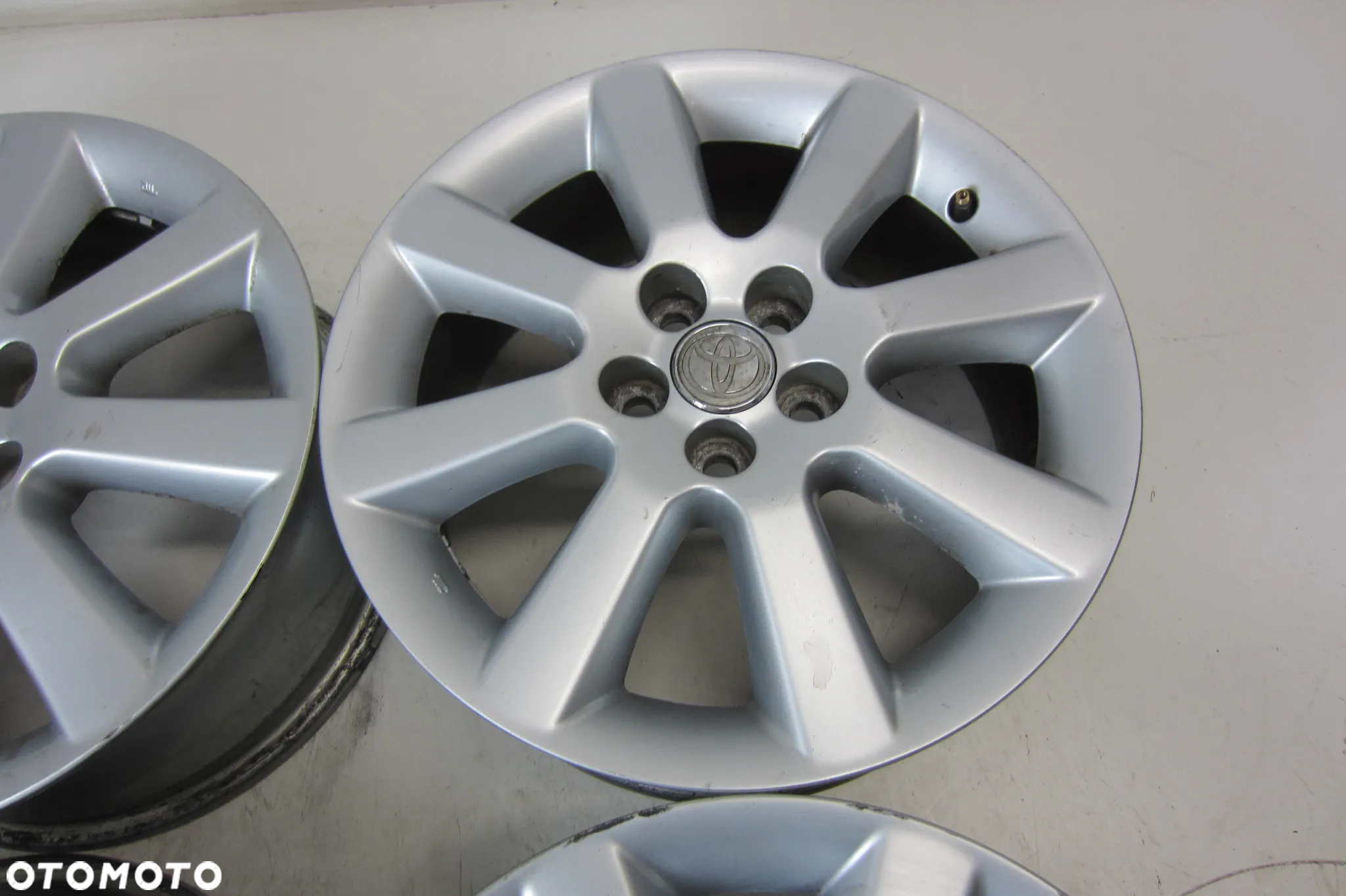 FELGI ALUMINIOWE 16 TOYOTA AVENSIS II PRIUS HYBRYDA YARIS IV 5X100 - 6