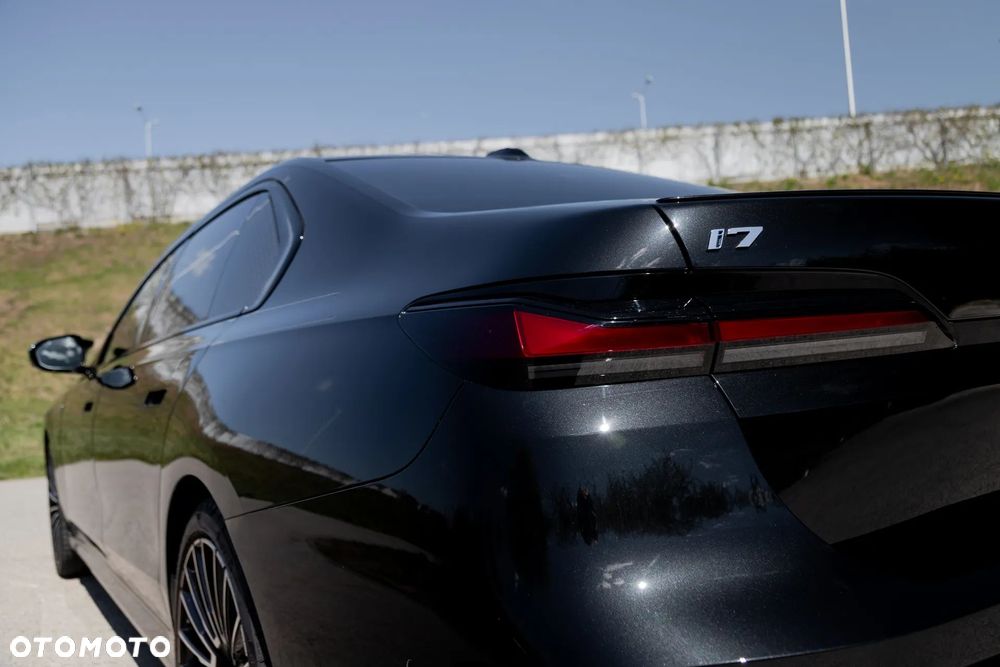 BMW i7 - 9