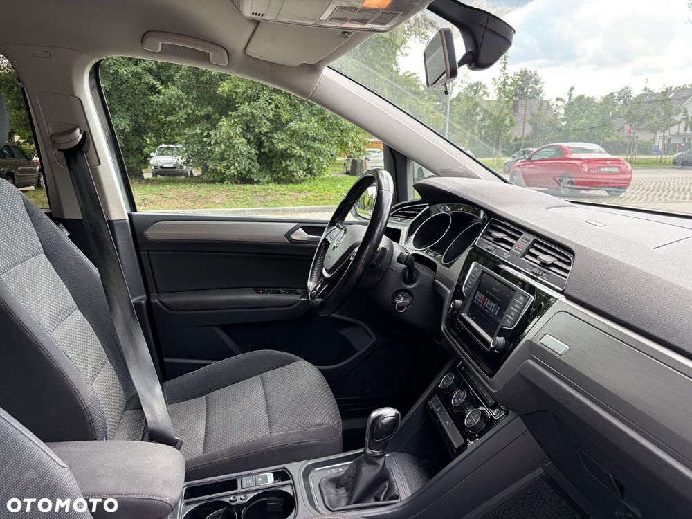 Volkswagen Touran - 24