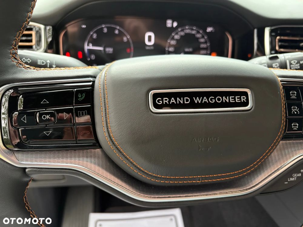 Jeep Grand Wagoneer - 34