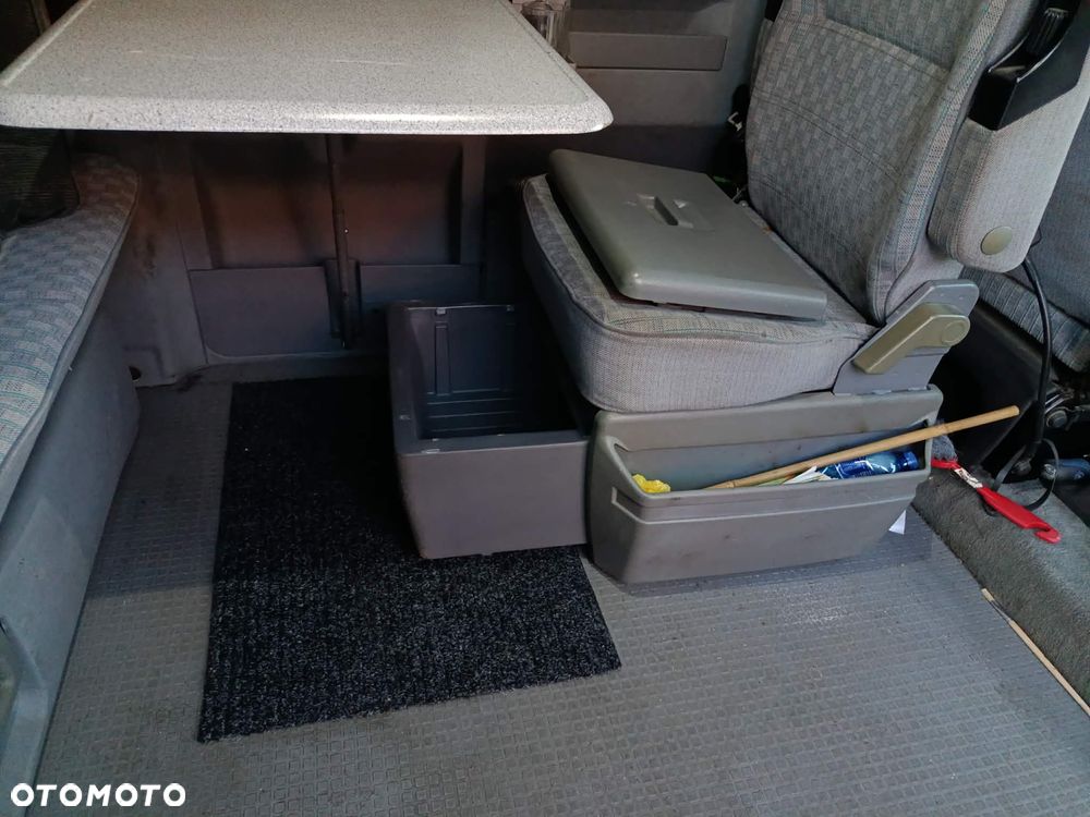 Volkswagen Multivan Standard - 9