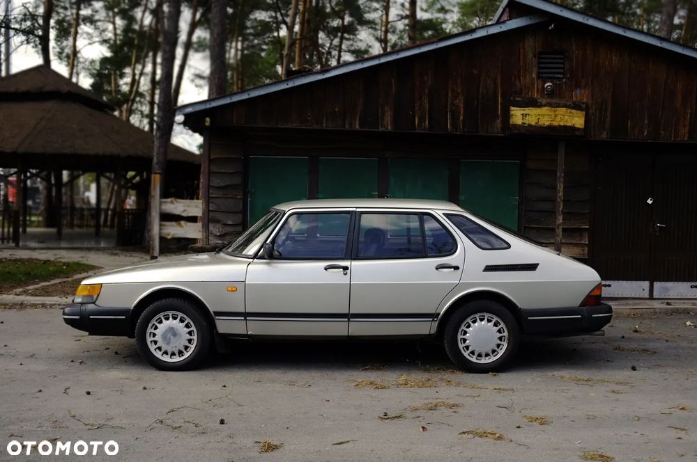 Saab 900 - 4