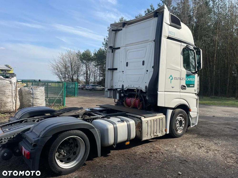 Mercedes-Benz Actros - 4