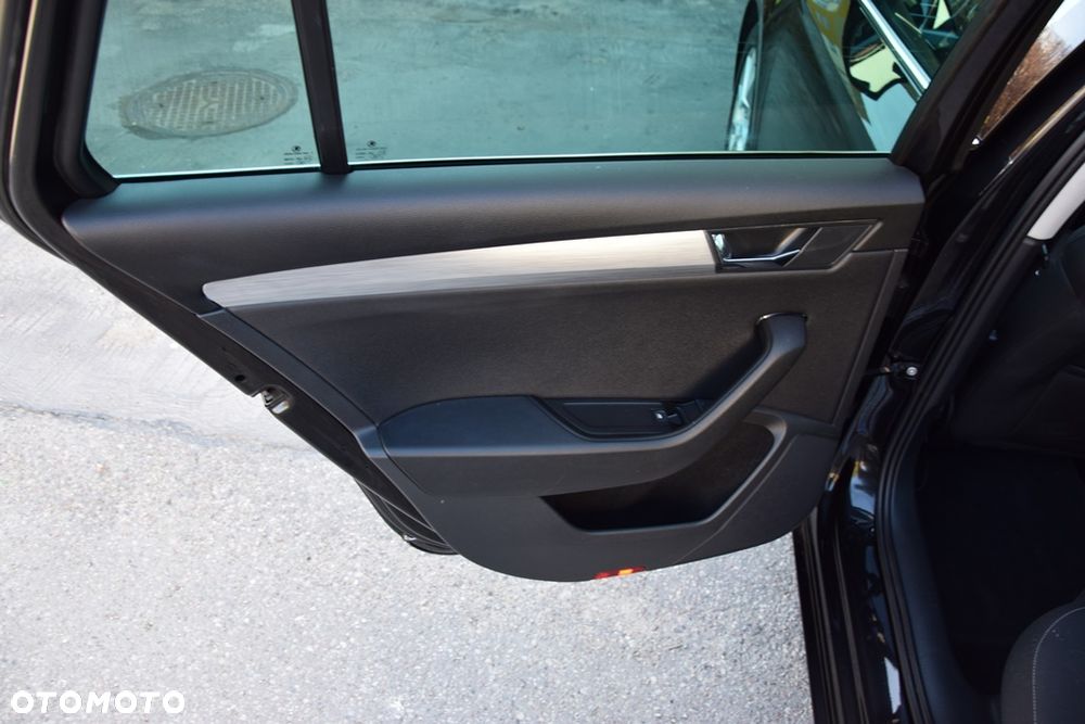 Skoda Superb 2.0 TDI Sportline DSG7 - 33