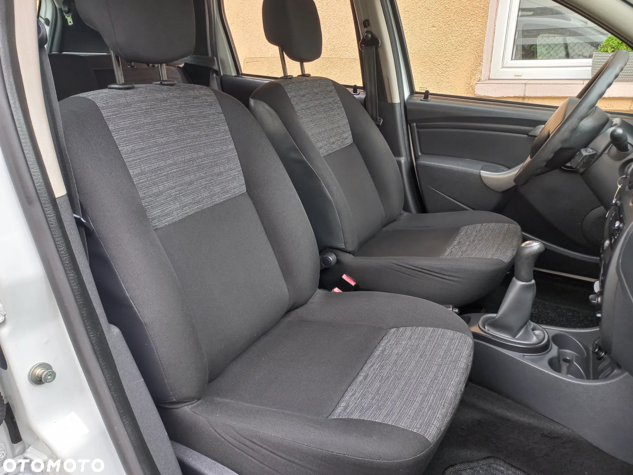 Dacia Duster 1.6 - 18