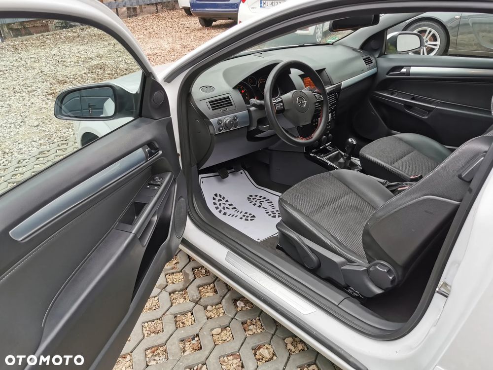 Opel Astra 1.6 Black&White - 12