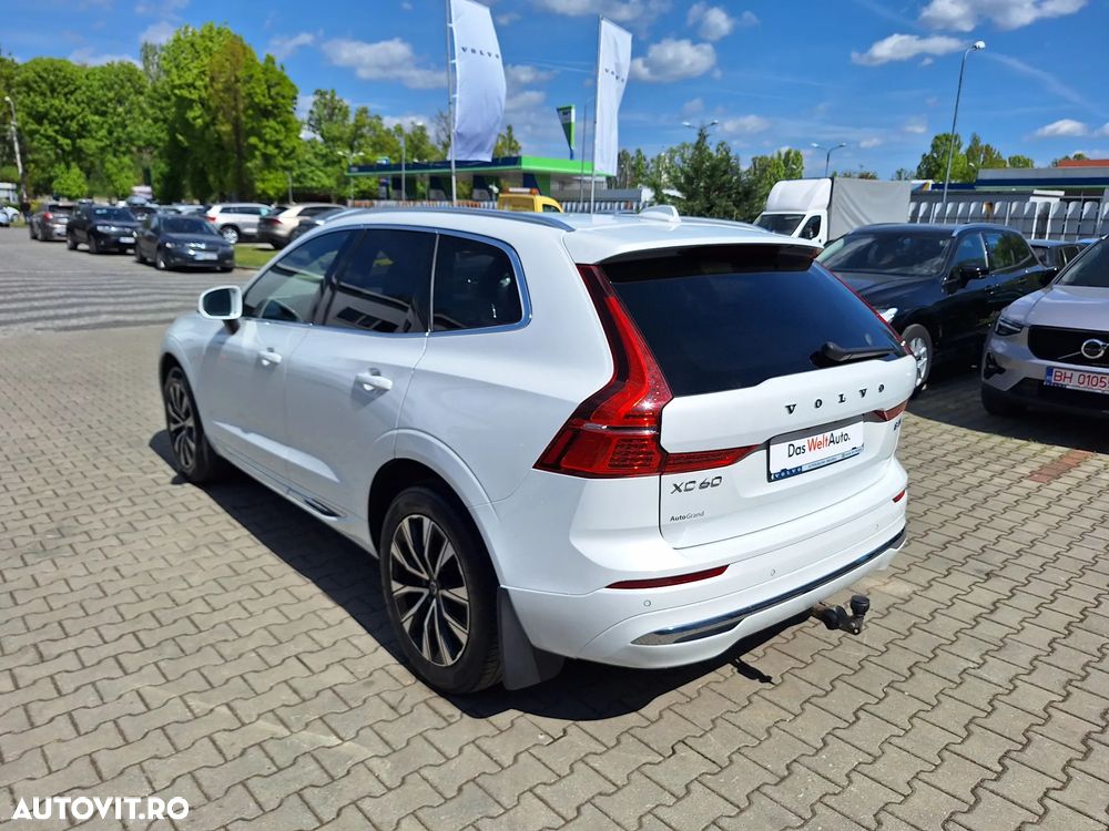 Volvo XC 60 B4 MHEV AT AWD Plus Dark - 10