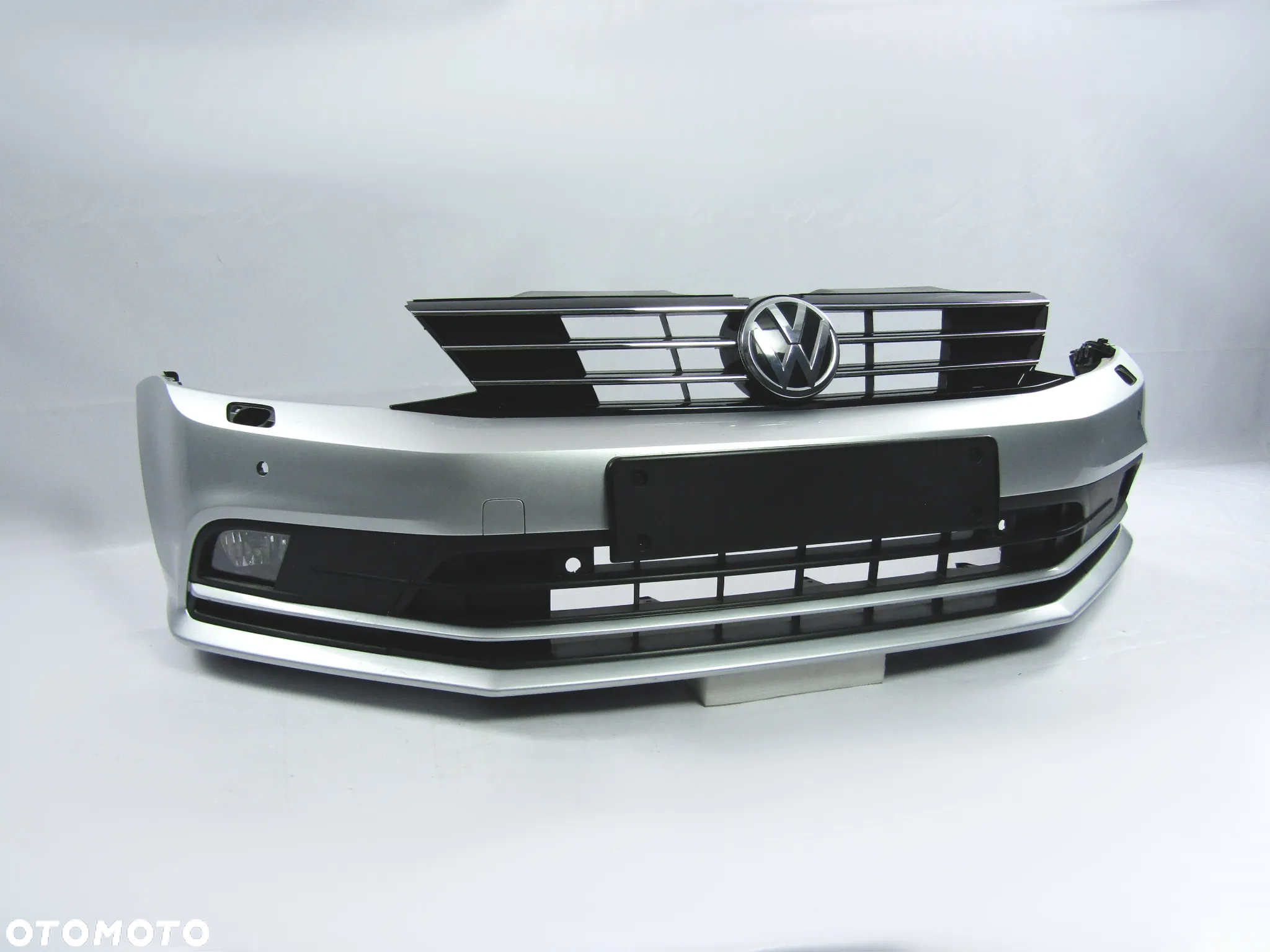 Zderzak przedni VW Jetta 15 - 18 Sprysk. / Pdc-4 Lakier LA7W - 2