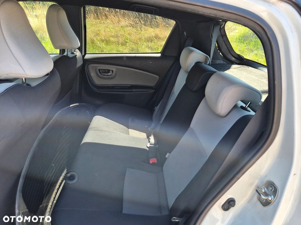 Toyota Yaris Hybrid 100 Selection - 6