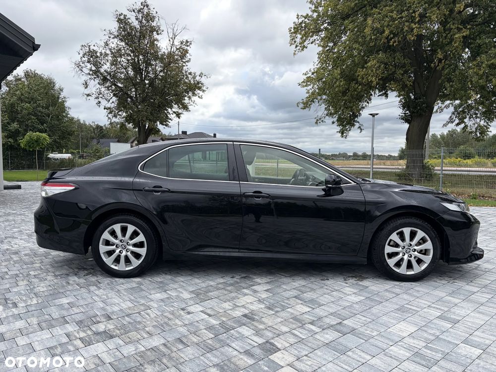Toyota Camry Business Edition - 4