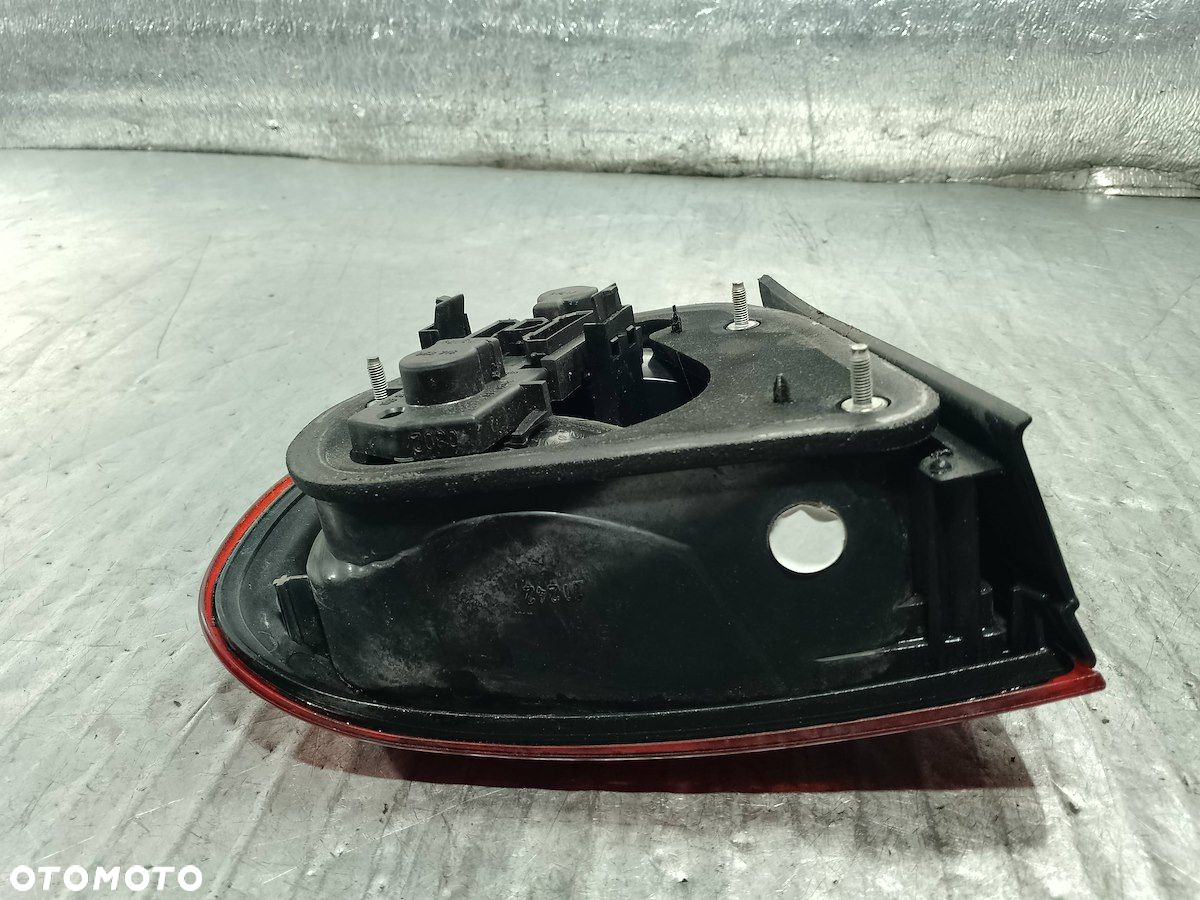 LAMPA TYLNA PRAWA SEAT TOLEDO II 1M5945096B SEDAN - 3