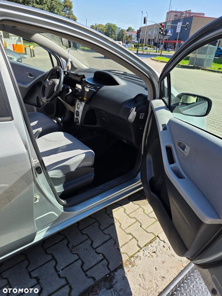 Toyota Yaris - 16