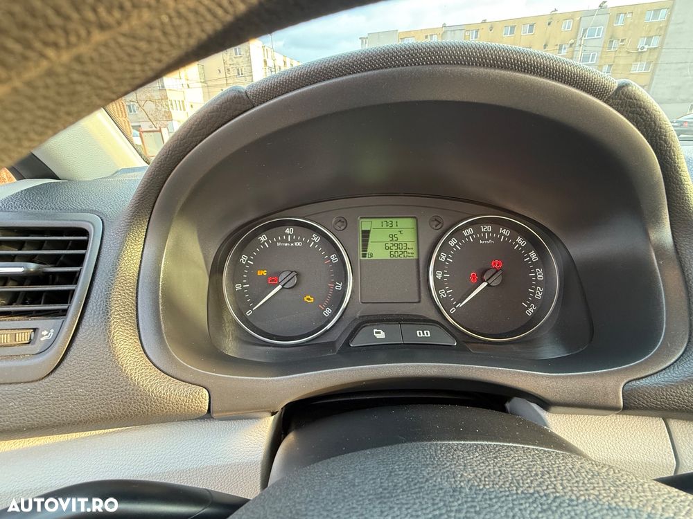 Skoda Fabia 1.2 HTP Ambiente - 12