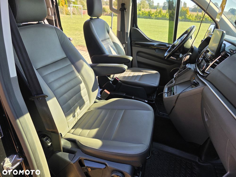Ford Tourneo Custom - 23
