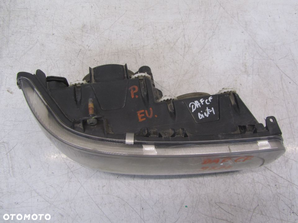 DAF CF 85 410 2007R reflektor lampa przód prawy - 3