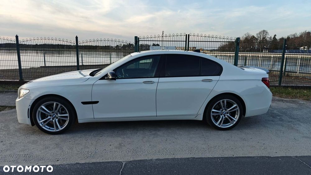 BMW Seria 7 740i Edition Exclusive - 3