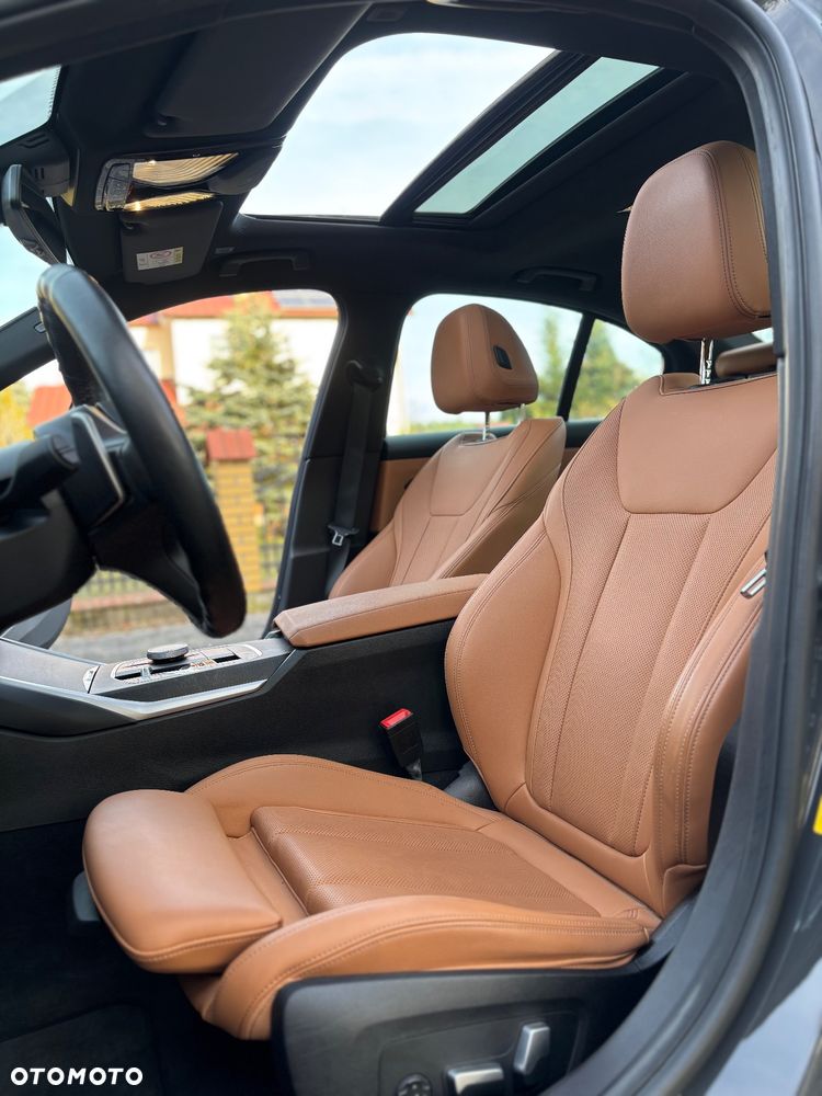 BMW Seria 3 330e PHEV M Sport sport - 33