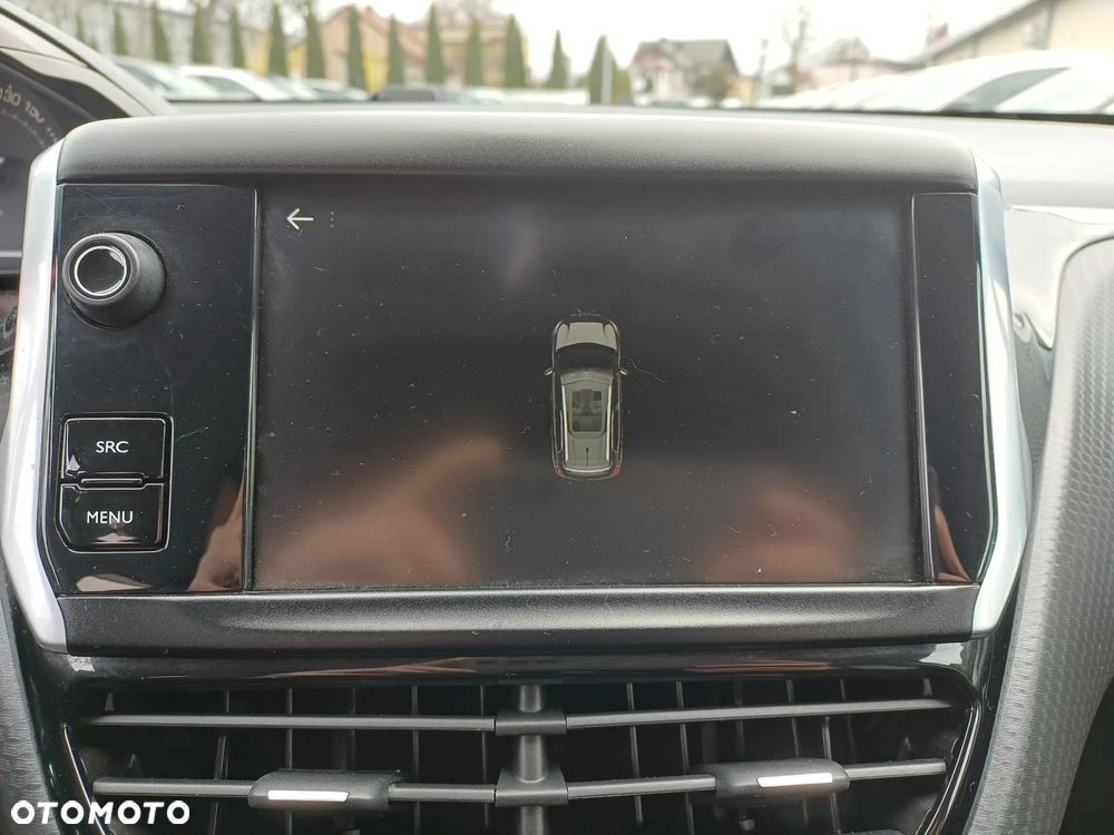 Peugeot 2008 1.2 Pure Tech GPF Signature S&S EAT6 - 18