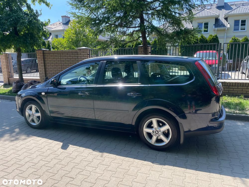 Ford Focus 1.6 Trend + - 2