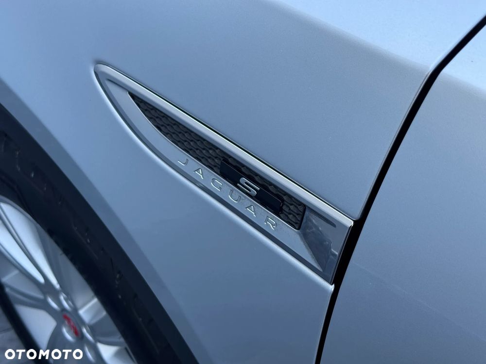 Jaguar E-Pace 2.0 i4P AWD SE - 34