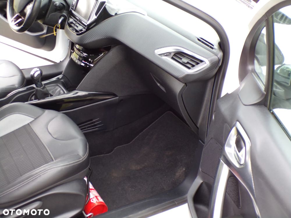 Peugeot 2008 PureTech 82 Style - 22